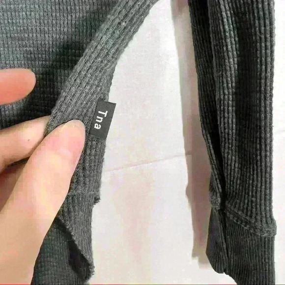 ARITZIA TNA Alter Thermal Knit Sweater Sz XS Gray Long Sleeve Pull Over Comfy - Picture 4 of 13